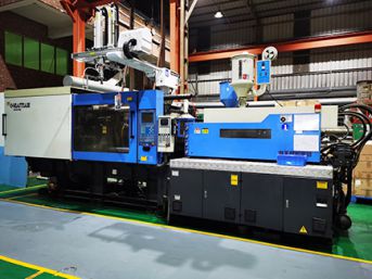 Machine d'injection plastique 2K