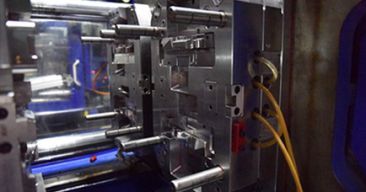 Moulage par injection en deux temps